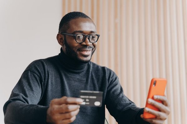 Pourquoi choisir une banque en ligne pour placer son argent?