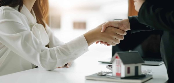 Quels services spécifiques offre une agence immobilière à Beausoleil ?