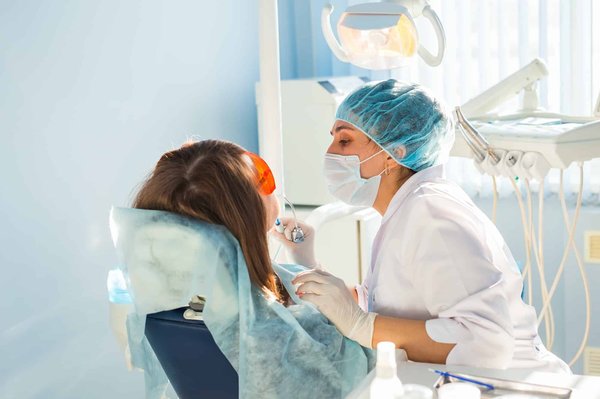 Centre dentaire d'urgence : des solutions rapides pour les problèmes dentaires inattendus